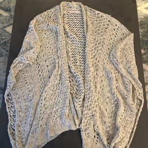 Abercrombie and Fitch shrug